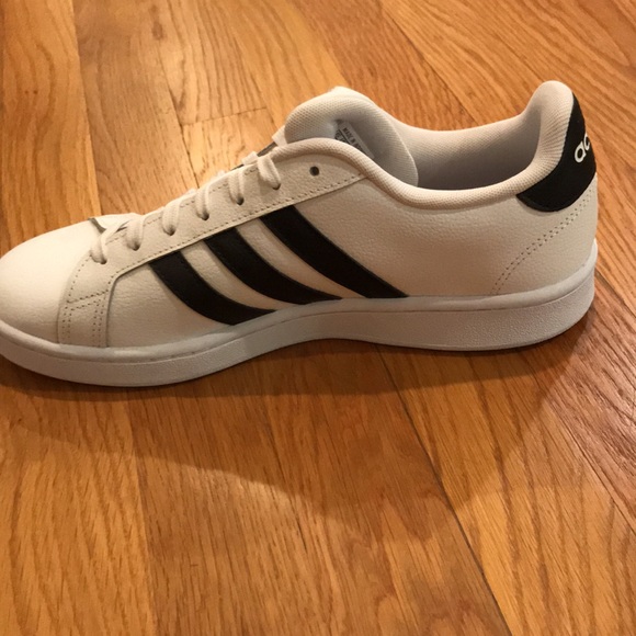 Adidas - Picture 4 of 5